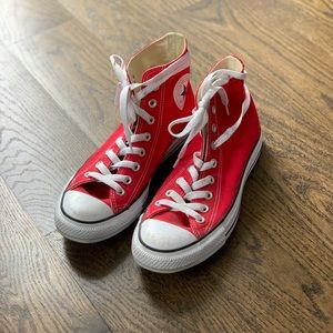 RED Converse Chuck Taylor shoes. SIZE 9.